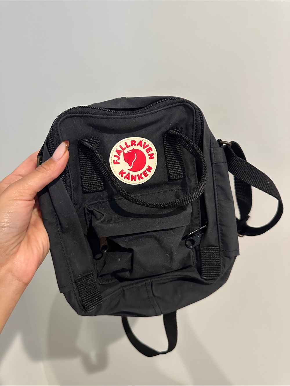 Fjallraven Kånken Mini Crossbody Bag - Black with Red Logo
